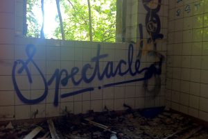 spectacle berlin graffiti