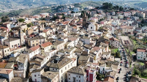 Abruzzo, Italy – An Italian Hotspot Worth Visiting - Travels of Adam - https://travelsofadam.com/2017/04/abruzzo-italy-spoltore/
