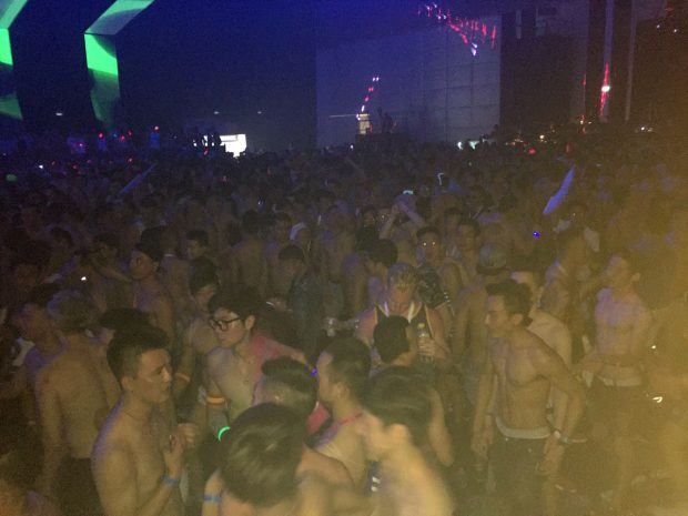 La plus grande fête gay de Bangkok - GCircuit pendant Songkran - Les voyages d'Adam - https://travelsofadam.com/2017/05/gcircuit-bangkok-party/